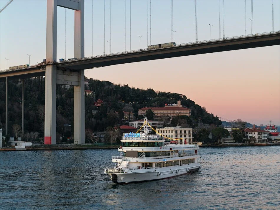 Istanbul Bosphorus Luxury Dinner Cruise